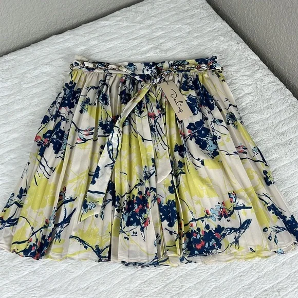 NWT! Darling Piper Accordion Pleated Floral Mini Skirt with Tie Belt Large - Picture 4 of 11